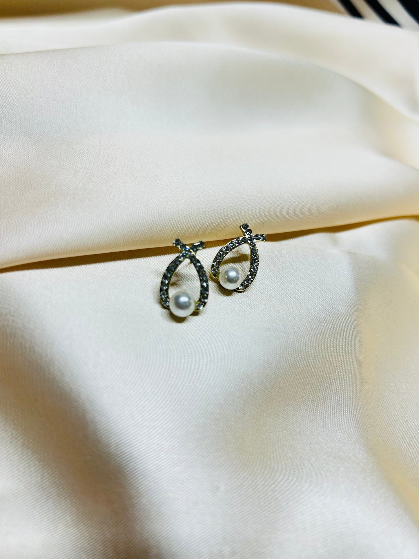 Pearl Nod Earrings - Garud Wear