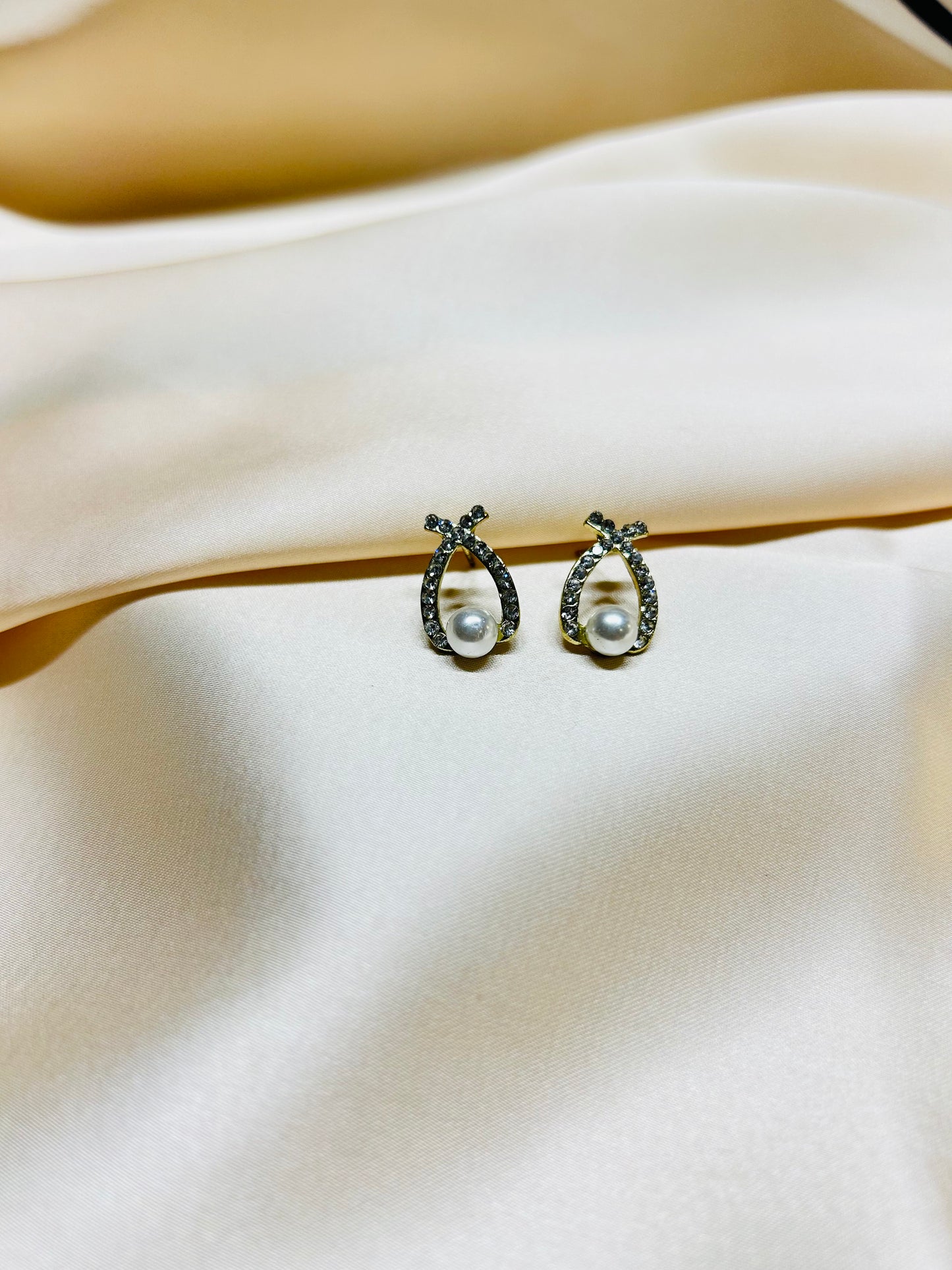 Pearl Nod Earrings - Garud Wear