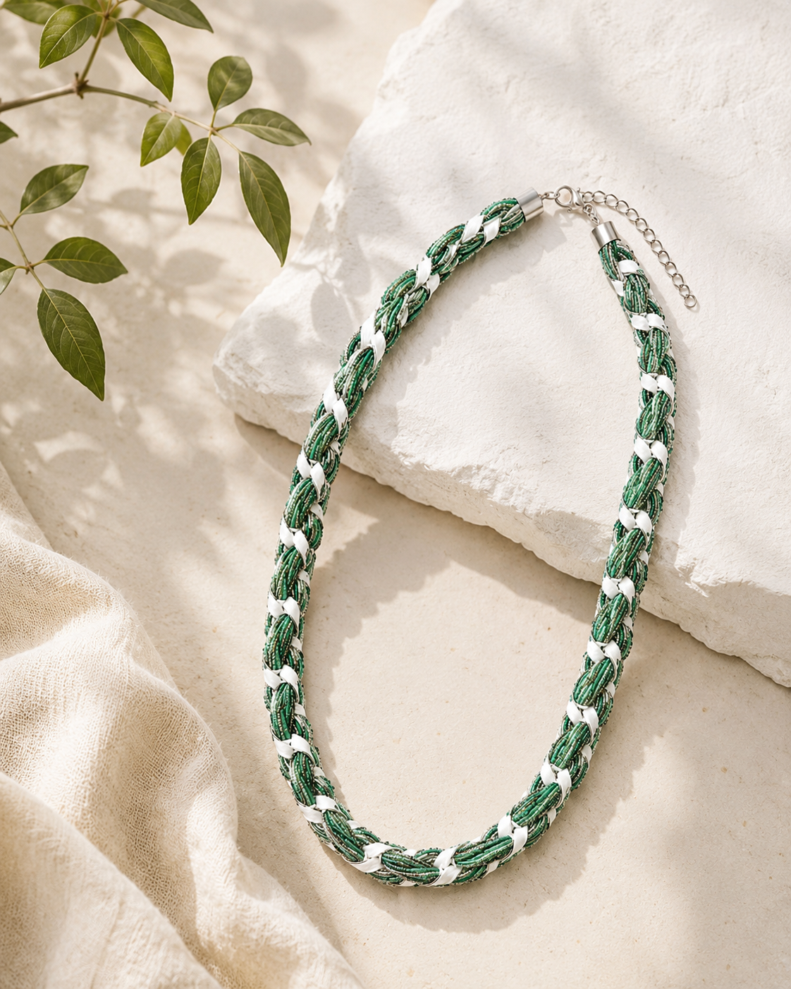 Elegant green necklace Garud Wear