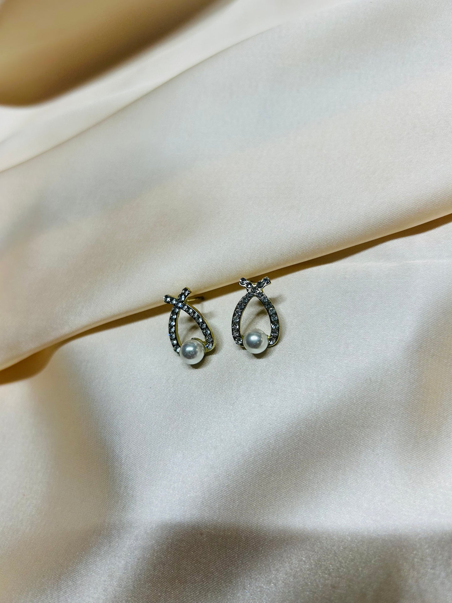 Pearl Nod Earrings - Garud Wear