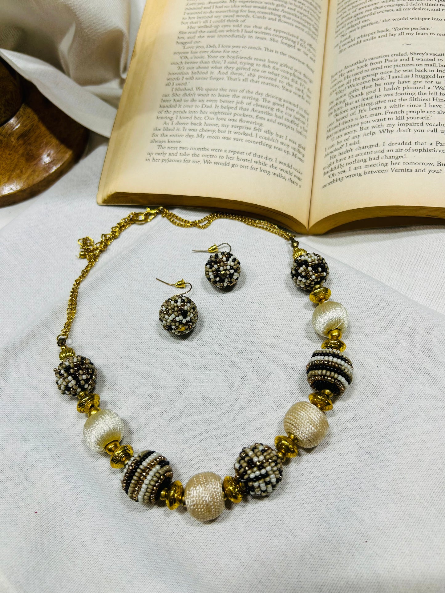Beige Necklace set Guiyaa Jewels