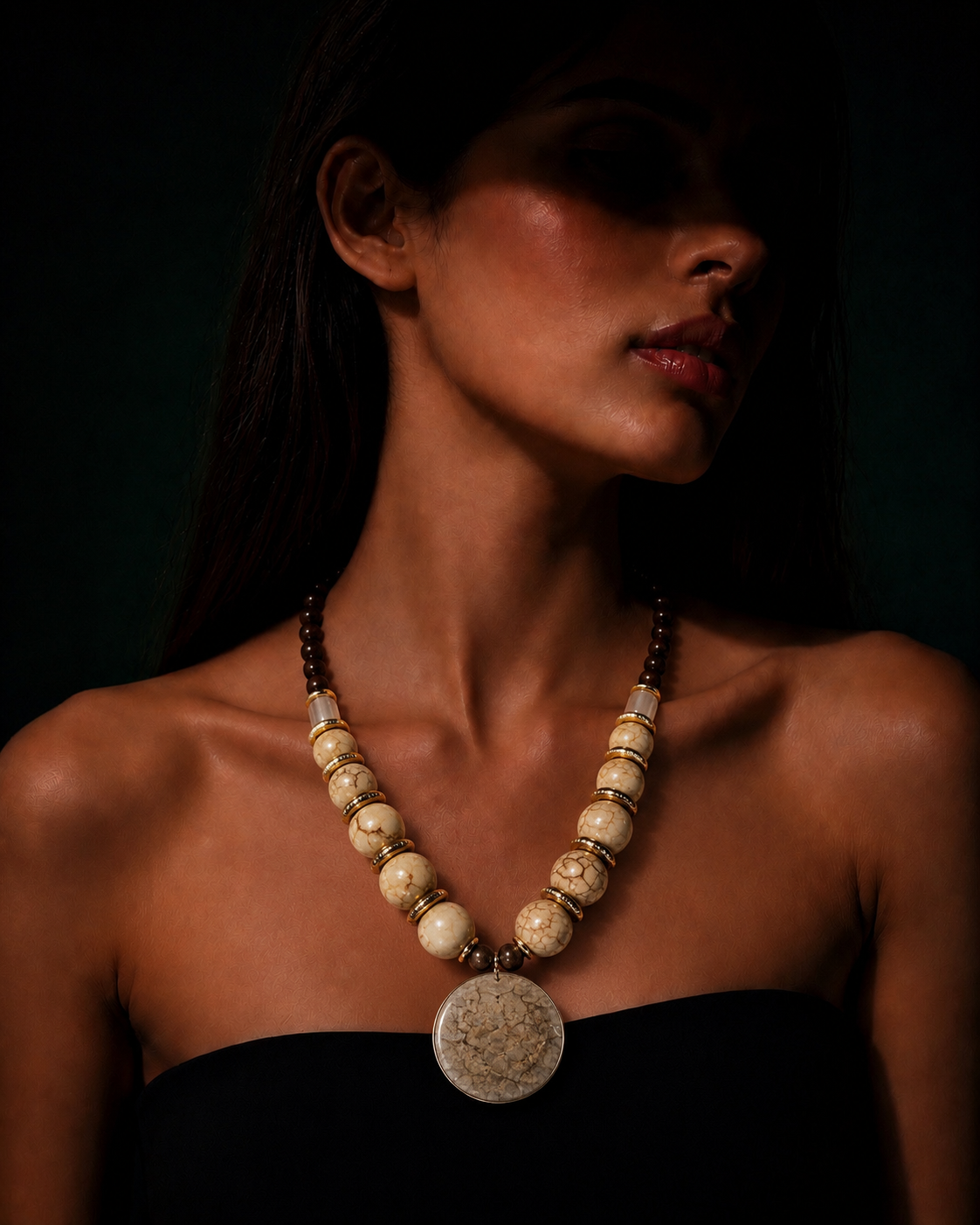 White Round Stone Necklace Garud Wear