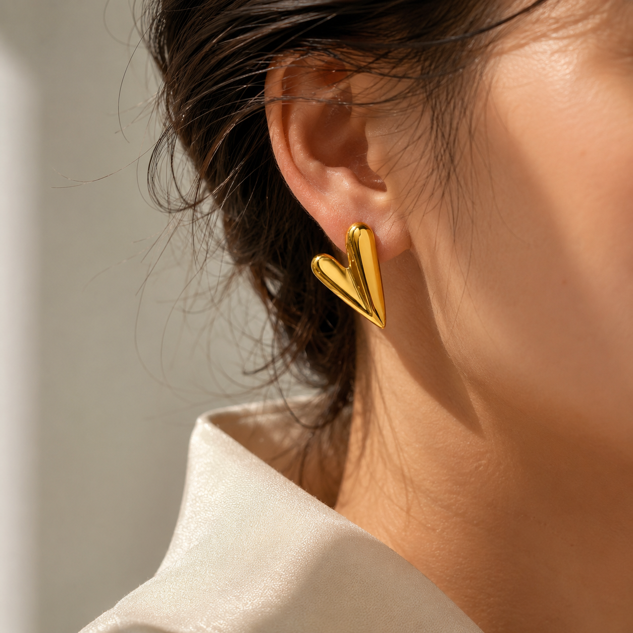 Elegant golden heart earrings Garud Wear