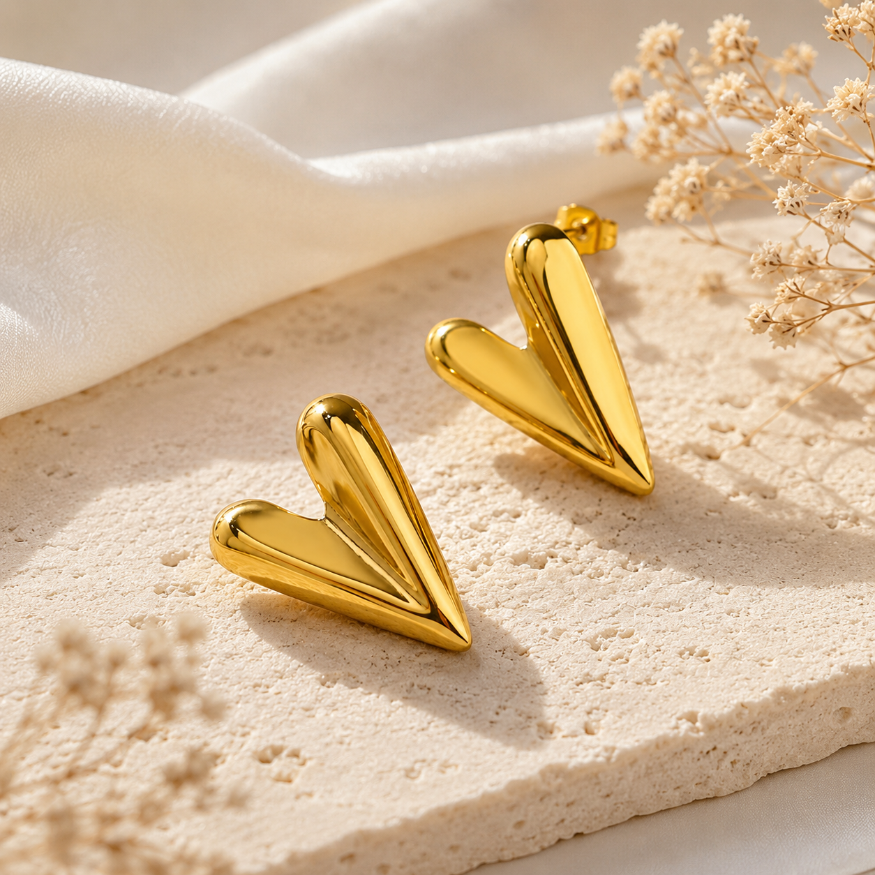 Elegant golden heart earrings Garud Wear