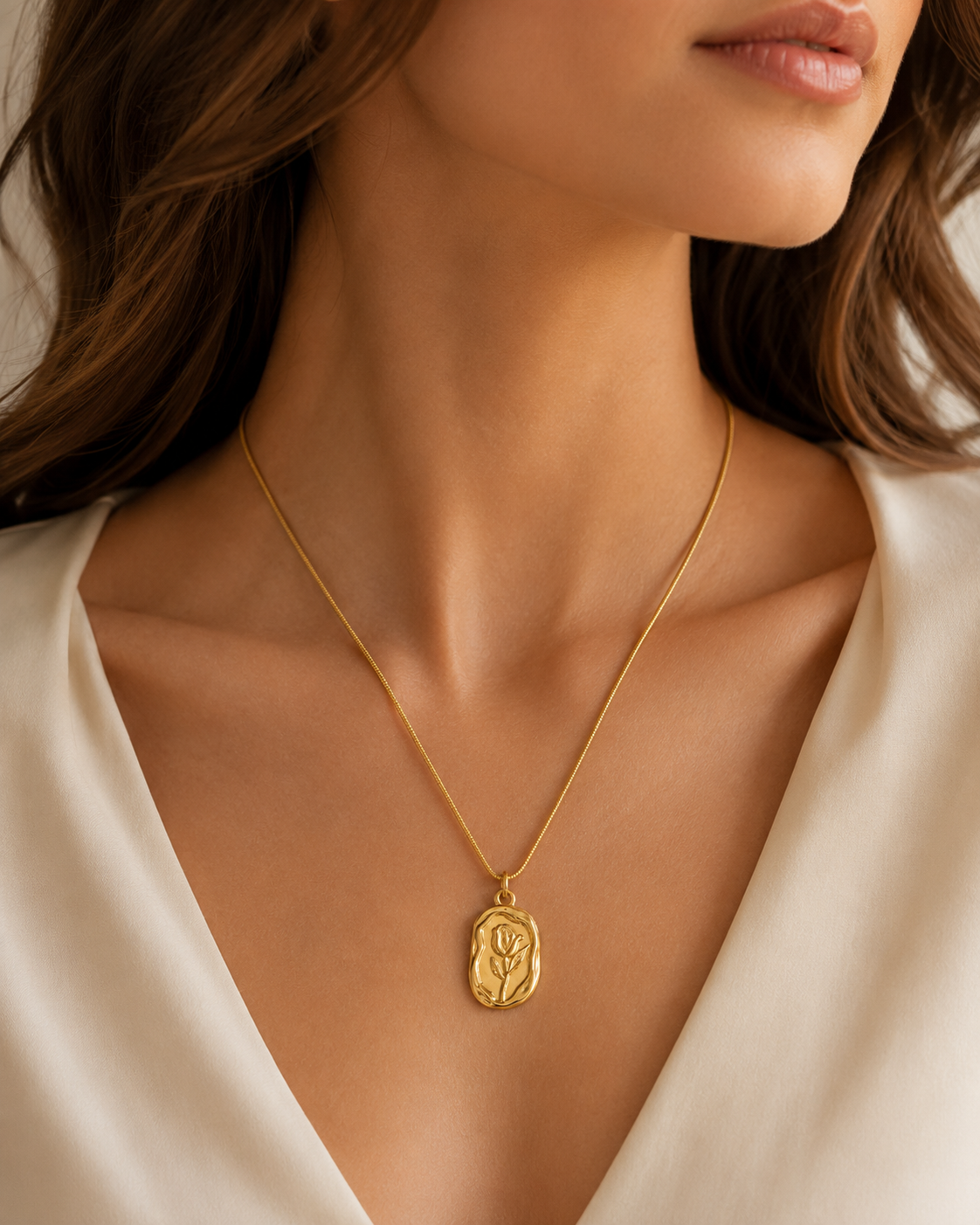 Delicate rose pendant necklace Garud Wear